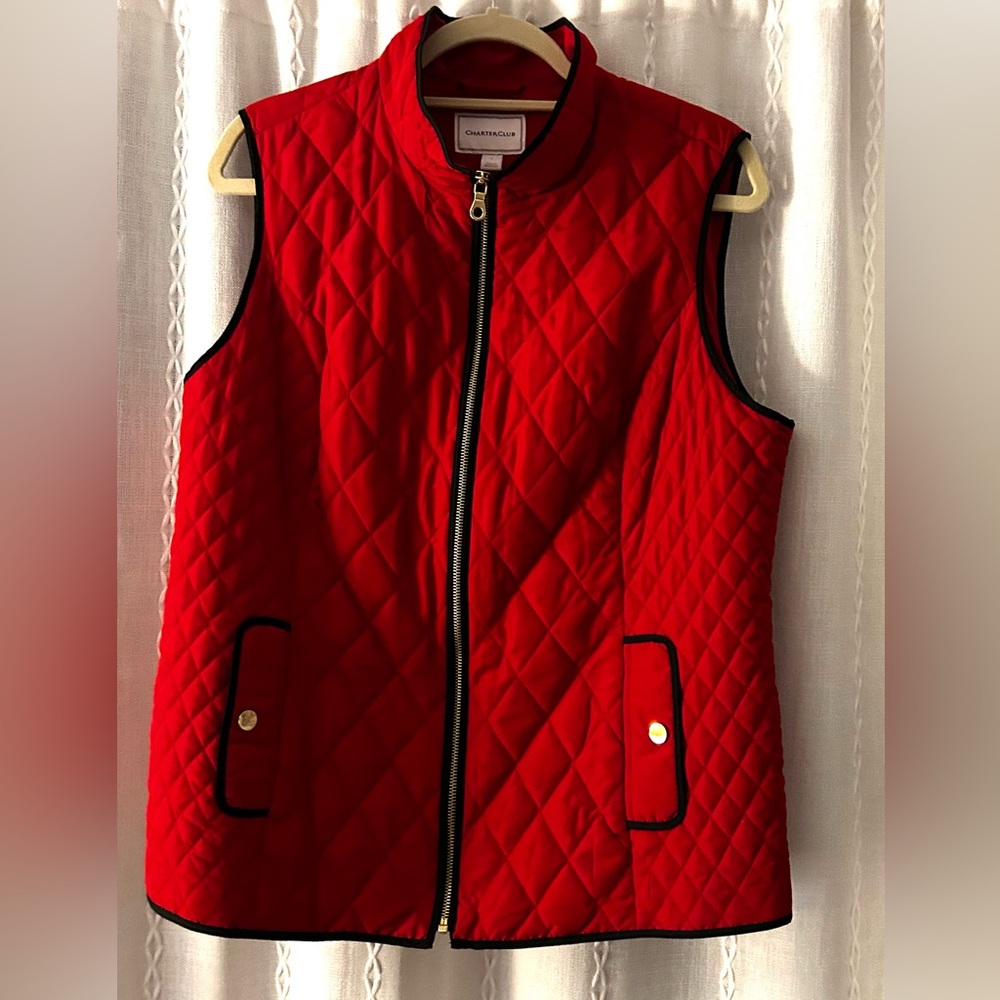 Charter Club red, quilted vest. Sz. L.